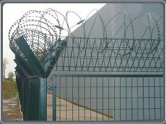 监狱隔离网厂家 安平县监狱刀刺钢网墙厂